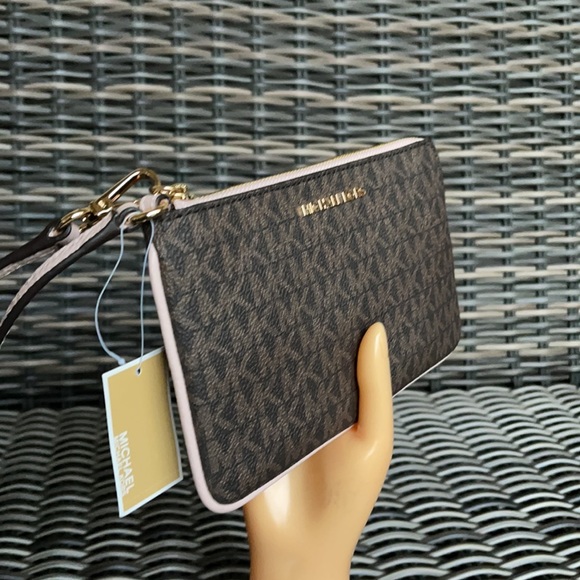 Michael Kors Jet Set Travel Large Top Zip Signature Wristlet Clutch - Picture 3 of 16